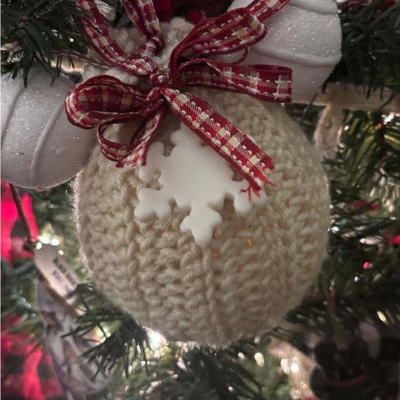 Handcrafted ornaments - Picture 3 of 3